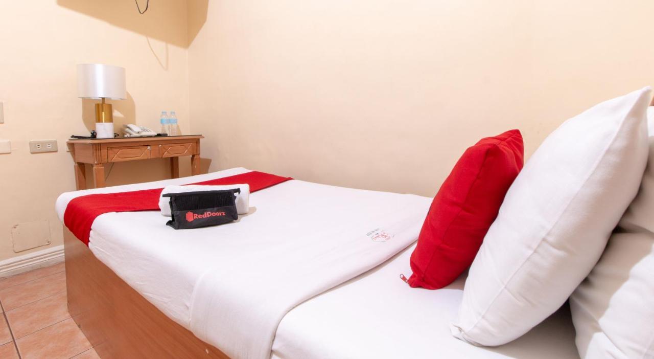 Reddoorz @ Downtown Tacloban Hotel Bagian luar foto