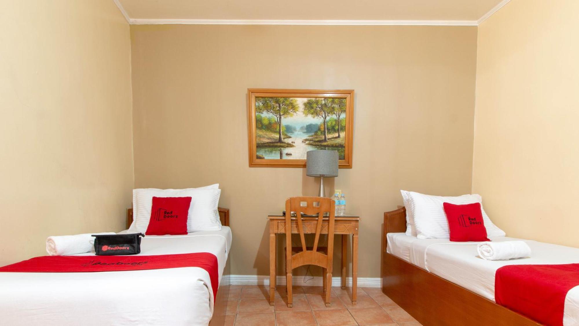 Reddoorz @ Downtown Tacloban Hotel Bagian luar foto