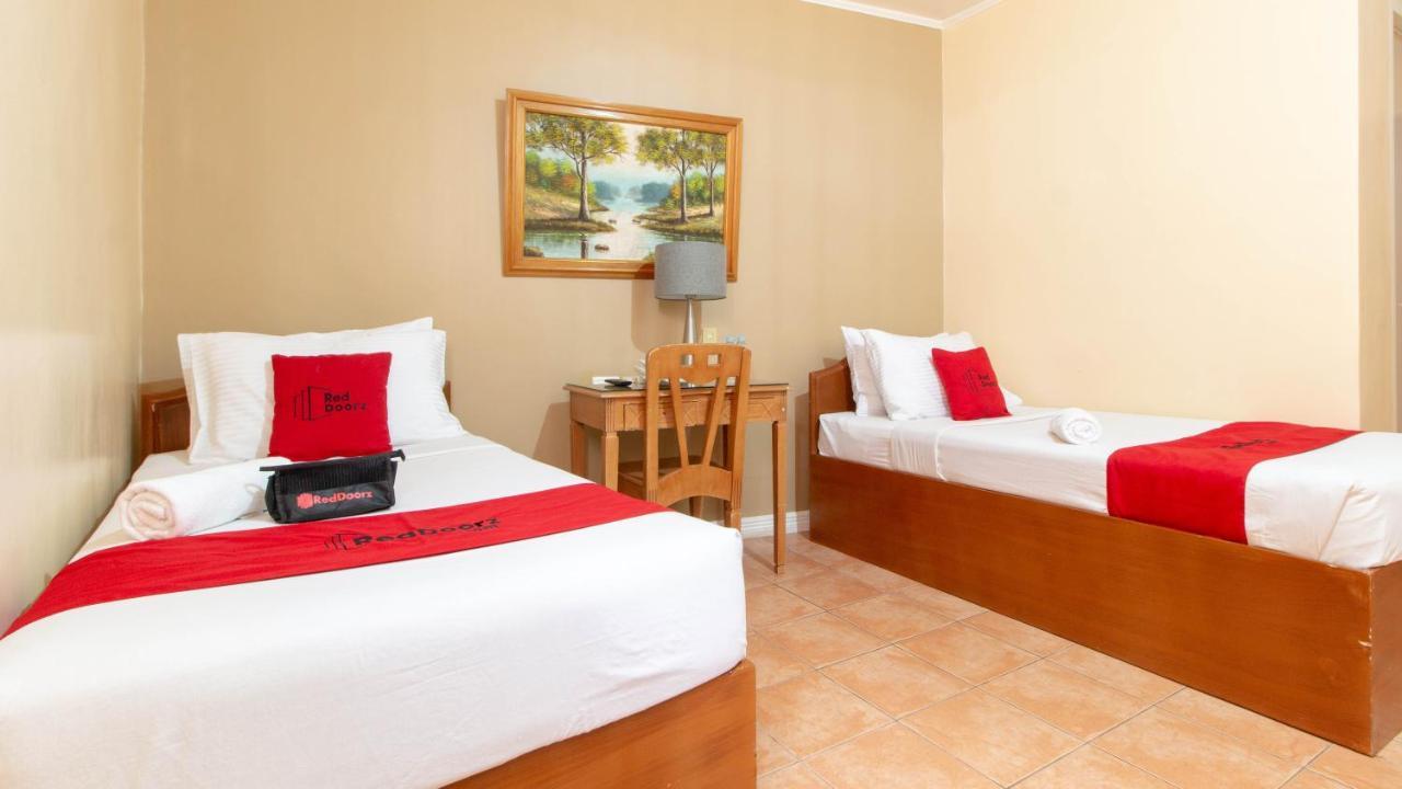 Reddoorz @ Downtown Tacloban Hotel Bagian luar foto
